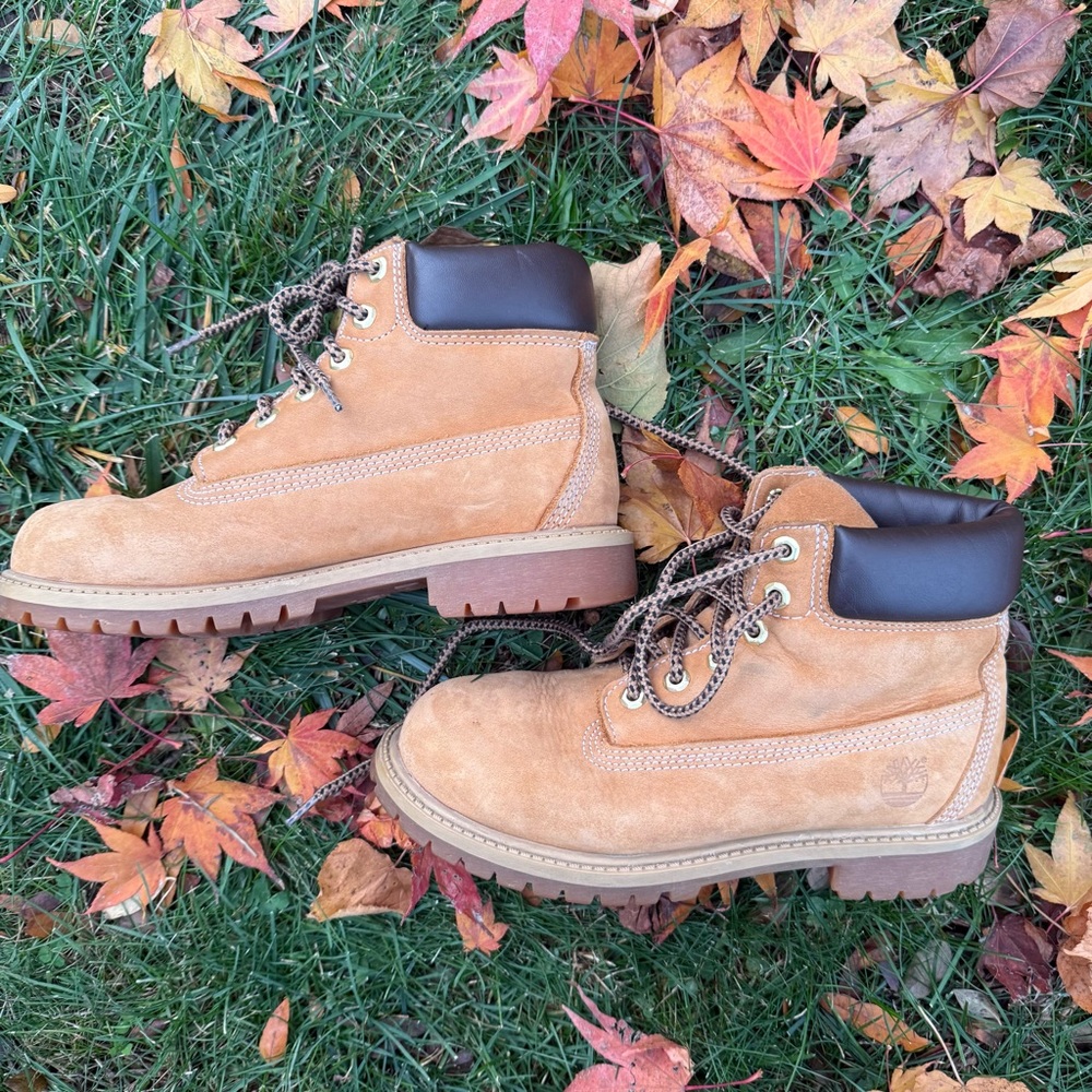 Timberland Classic Leather Boots Tan – Youth Size 3M (Big Boy) - Picture 4 of 6